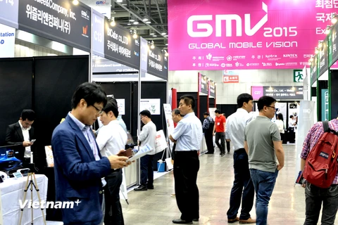 Một góc triển lãm GMV 2015 trong ngày đầu tiên của sự kiện. (Ảnh: Việt Đức/Vietnam+)