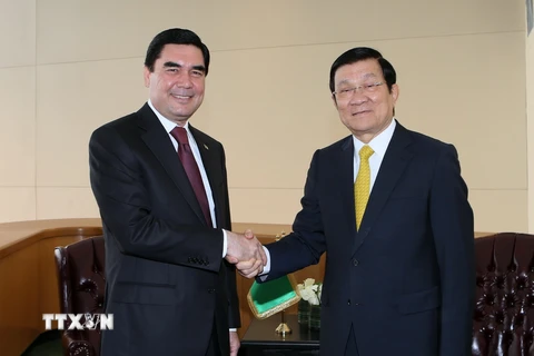 Chủ tịch nước Trương Tấn Sang gặp Tổng thống Cộng hòa Turkmenistan, Gurbangulg Berdimuhamedov. (Ảnh: Nguyễn Khang/TTXVN)