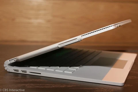 Máy tính xách tay lai Surface Book. (Nguồn: Cnet)