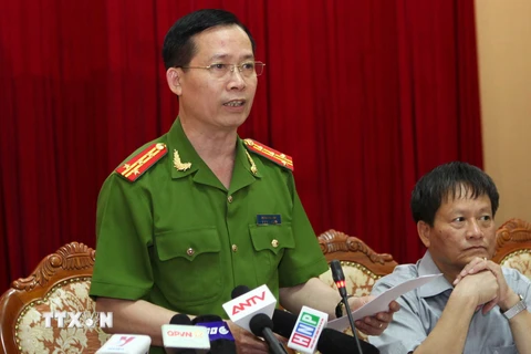 Đại tá Dương Văn Giáp phát biểu tại cuộc họp báo của Thành ủy Hà Nội về vụ án xảy ra tại công ty công nghệ Việt Hồng, tháng 7/2014. (Ảnh: Doãn Tấn/TTXVN) 