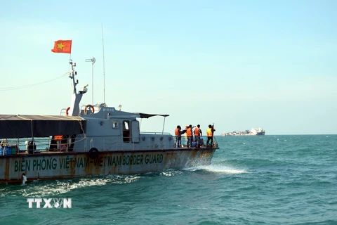 Tàu Biên phòng Kiên Giang tuần tra kiểm soát bảo vệ vững chắc vùng biển đảo phía Tây Nam của Tổ quốc. (Ảnh: Lê Sen/TTXVN)
