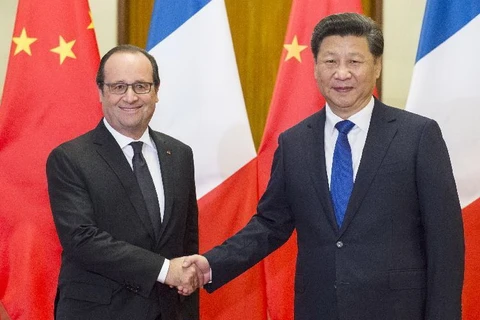 Chủ tịch Trung Quốc Tập Cận Bình đón Tổng thống Pháp Francois Hollande đang ở thăm Bắc Kinh. (Nguồn: THX)
