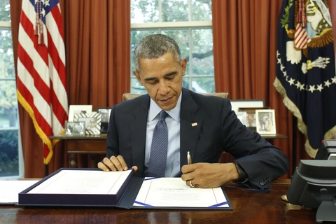 Tổng thống Mỹ Barack Obama ký ban hành dự luật ngân sách hai năm, đến năm 2017. (Nguồn: AFP)