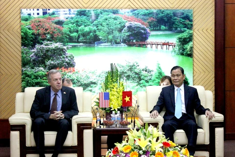 Bộ trưởng Nguyễn Thái Bình trao đổi cùng Đại sứ Hoa Kỳ Ted Osius tại buổi tiếp. (Nguồn: Bộ Nội vụ)