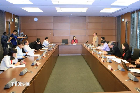 Đoàn đại biểu Quốc hội thành phố Hải Phòng, tỉnh Cà Mau và tỉnh Phú Thọ thảo luận ở tổ, chiều 14/11. (Ảnh: Doãn Tấn/TTXVN) 