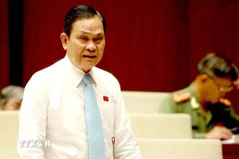 Bộ trưởng Bộ Nội vụ Nguyễn Thái Bình trả lời chất vấn sáng 17/11. (Ảnh: Phương Hoa/TTXVN)