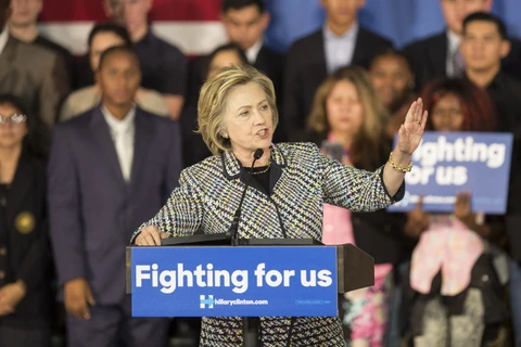 Cựu Ngoại trưởng Mỹ Hillary Clinton phát biểu vận động bầu cử ở Texas. (Nguồn: AFP)
