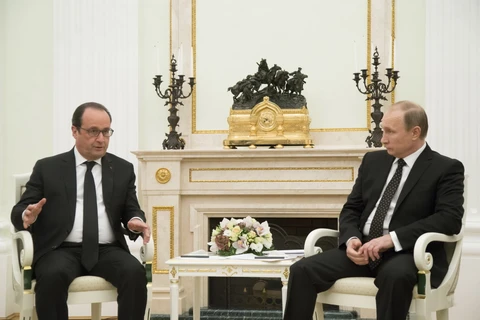 Tổng thống Nga Vladimir Putin hội đàm với người đồng cấp Pháp Francois Hollande, ngày 26/11. (Nguồn: AFP)