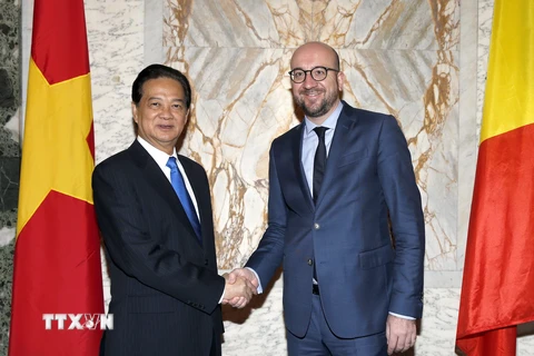 Thủ tướng Vương quốc Bỉ Charles Michel đón, hội đàm với Thủ tướng Nguyễn Tấn Dũng. (Ảnh: Đức Tám/TTXVN) 