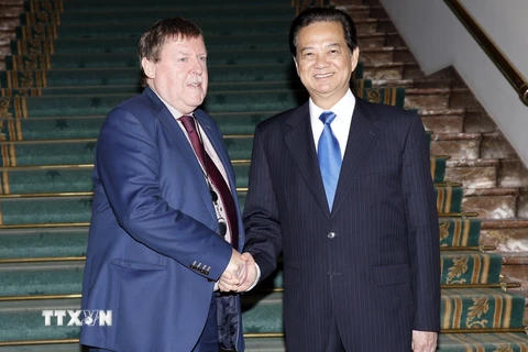 Thủ tướng Chính phủ Nguyễn Tấn Dũng gặp Chủ tịch Hạ viện Bỉ Siegsried Bracke. (Ảnh: Đức Tám/TTXVN)