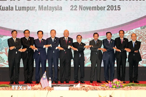 Các nhà lãnh đạo tại Hội nghị cấp cao ASEAN-Liên hợp quốc lần thứ 7 ở Malaysia. (Ảnh: Đức Tám/TTXVN)