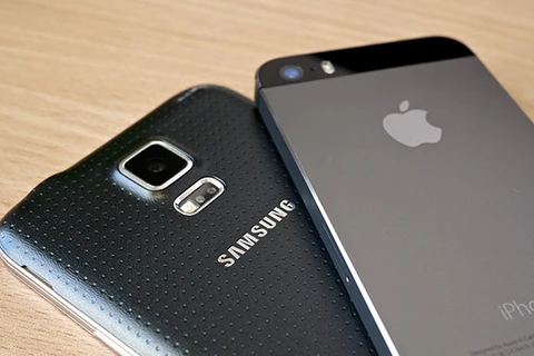 Samsung vừa bồi thường, vừa kháng cáo đòi lại tiền từ Apple