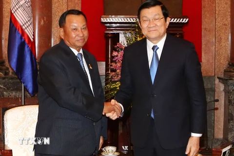 Chủ tịch nước Trương Tấn Sang tiếp Ngài Samdech Say Chhum, Chủ tịch Thượng viện Vương quốc Campuchia. (Ảnh: Nguyễn Khang/TTXVN)