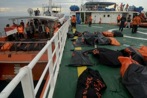 Thi thể các nạn nhân của vụ chìm tàu Marina Baru được tìm thấy. (Nguồn: Reuters)