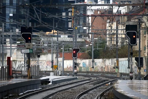 Cảnh vắng vẻ ở khu vực đường sắt nhà ga trung tâm Brussels, ngày 6/1. (Nguồn: Reuters)