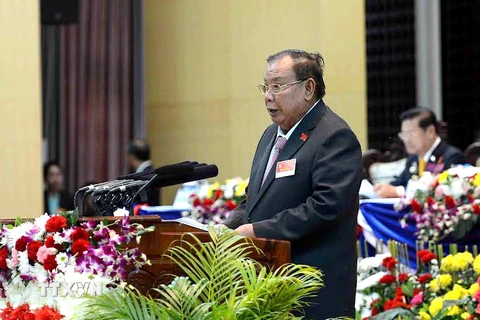 Tổng Bí thư Đảng Nhân dân Cách mạng Lào khóa X Bounnhang Volachith đọc diễn văn bế mạc. (Ảnh: Phạm Kiên/Vietnam+)