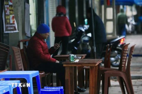 Thời tiết giá buốt, những quán café ở Hà Nội những ngày rét đậm, rét hại vắng khách. (Ảnh: Trọng Đạt/TTXVN)