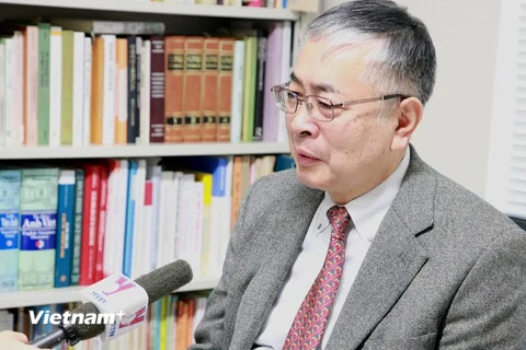 Giáo sư Kurihara Hirohide, chuyên gia về quan hệ Việt-Trung trả lời phỏng vấn phóng viên TTXVN. (Ảnh: Nguyễn Tuyến/Vietnam+)