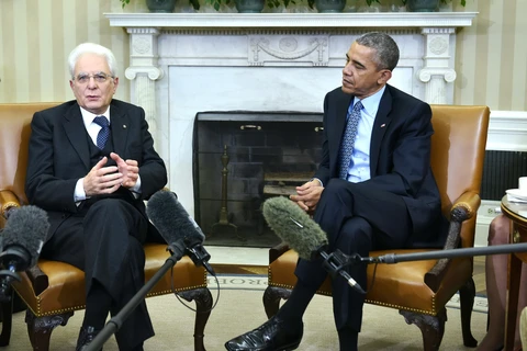 Tổng thống Mỹ Barack Obama và người đồng cấp Italy Sergio Mattarella phát biểu trước báo giới ở Nhà Trắng, ngày 8/2. (Nguồn: AFP) 