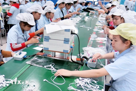 Nhà máy sản xuất linh kiện điện tử, phụ trợ của công ty Glonics Việt Nam – doanh nghiệp 100% vốn FDI Hàn Quốc. (Ảnh: Hoàng Nguyên/TTXVN)