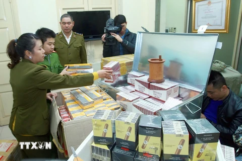 Tang vật một vụ buôn lậu thuốc lá bị bắt giữ ở Hà Nội. Ảnh minh họa. (Ảnh: Doãn Tấn/TTXVN)