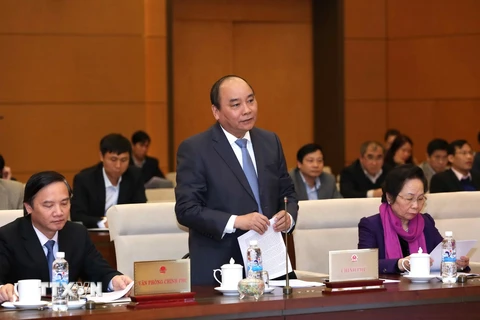 Phó Thủ tướng Nguyễn Xuân Phúc phát biểu ý kiến tại phiên họp của Ủy ban Thường vụ Quốc hội cho ý kiến về dự thảo Báo công tác nhiệm kỳ của Chính phủ. (Ảnh: Phương Hoa/TTXVN)