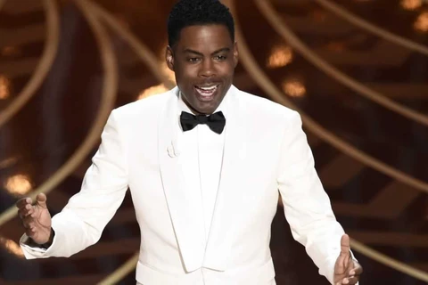 Nghệ sỹ hài da màu Chris Rock dẫn chương trình lễ trao giải Oscar 2016. (Nguồn: abc7news.com)