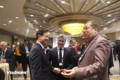 Đại sứ Việt Nam tại Romania Trần Thành Công gặp gỡ doanh nghiệp Iasi. (Nguồn: ĐSQ Việt Nam ở Romania)