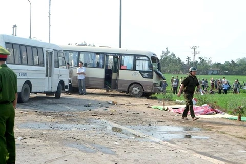 Hiện trường vụ tai nạn thảm khốc cướp đi sinh mạng của 5 người. (Ảnh: Cộng tác viên Định Nguyễn).