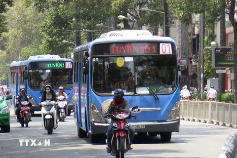 Xe buýt ở Thành phố Hồ Chí Minh. (Ảnh: Hoàng Hải/TTXVN)