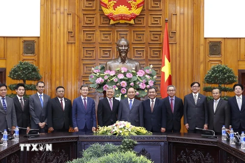 Thủ tướng Nguyễn Xuân Phúc tiếp Đại sứ các nước ASEAN tại Việt Nam. (Ảnh: Thống Nhất/TTXVN)