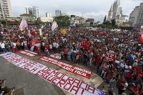 Người biểu tình phản đối Tổng thống lâm thời Brazil Michel Temer, ở Sao Paulo ngày 22/5. (Nguồn: AFP) 