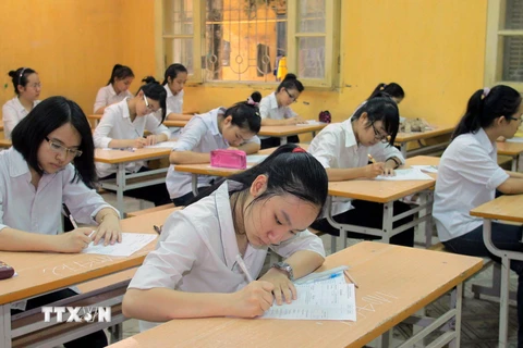 Thi tuyển sinh vào lớp 10 trung học phổ thông ở Hà Nội. (Ảnh; Bích Ngọc/TTXVN)