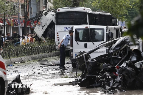 Hiện trường vụ đánh bom tại Istanbul ngày 7/6. (Nguồn: EPA/TTXVN)