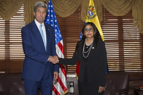 Ngoại trưởng Mỹ John Kerry gặp Ngoại trưởng Venezuela Delcy Rodríguez ngày 14/6 tại Santo Domingo. (Nguồn: AFP)