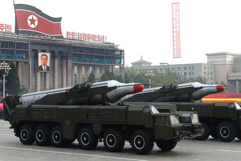 Tên lửa Musudan được giới thiệu trong một buổi lễ diêu binh ở Triều Tiên. (Nguồn: popularmechanics.com)