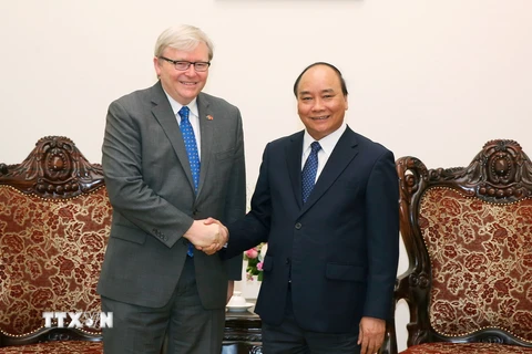 Thủ tướng Nguyễn Xuân Phúc tiếp ông Kevin Rudd, cựu Thủ tướng Australia. (Ảnh: Thống Nhất/TTXVN)
