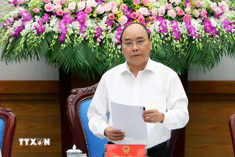Thủ tướng Nguyễn Xuân Phúc phát biểu tại phiên họp trực tuyến với các địa phương về kinh tế-xã hội. (Ảnh: Thống Nhất/TTXVN)
