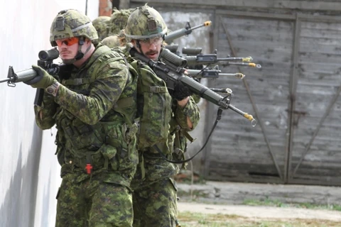 Binh sỹ Canada tham gia một cuộc tập trận ở Ba Lan. (Nguồn: CBC)