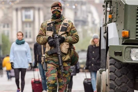 Binh sỹ Bỉ được triển khai trên đường phố Brussels hồi tháng 11/2015. Ảnh minh họa (Nguồn: AP)
