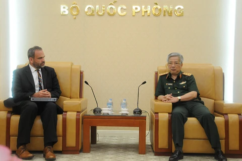Thượng tướng Nguyễn Chí Vịnh tiếp Phó Trợ lý Bộ trưởng Quốc phòng Hoa Kỳ Thomas Ross. (Nguồn: mod.gov.vn)