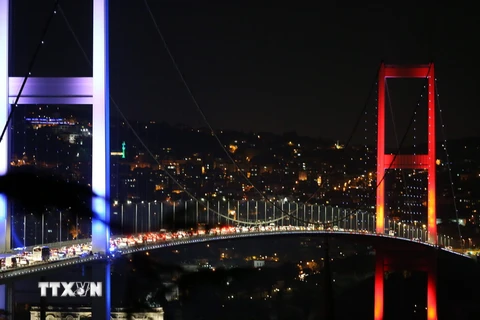 Cầu Bosphorus ở Istanbul. (Nguồn: EPA/TTXVN)