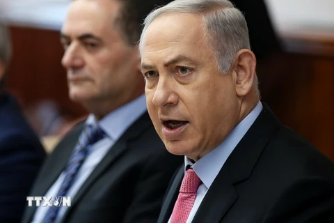 Thủ tướng Benjamin Netanyahu (phải) chủ trì cuộc họp nội các tại Jerusalem ngày 24/7. (Nguồn: AFP/TTXVN)