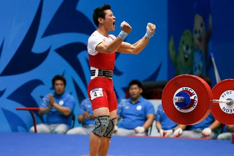 Lực sỹ cử tạ Thạch Kim Tuấn thi đấu không thành công ở Olympic 2016. (Nguồn: Reuters)