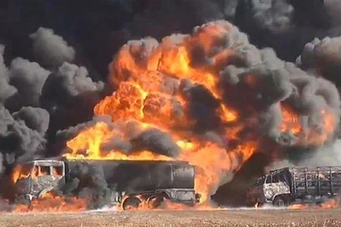Xe chở dầu của IS bị phá hủy. Ảnh tư liệu. (Nguồn: presstv.ir)