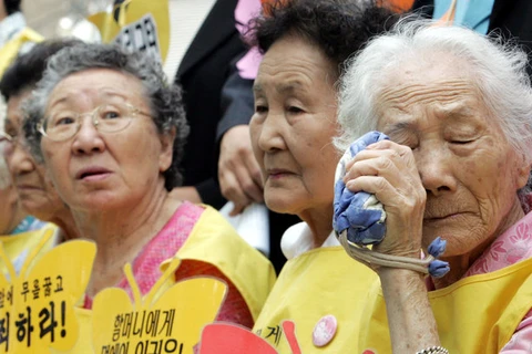 Những nạn nhân Hàn Quốc bị ép làm phụ nữ mua vui thời chiến trong muộc cuộc biểu tình ở Seoul. (Nguồn: AP)
