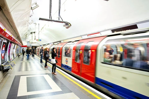 Một bến tàu điện ngầm ở London. (Nguồn: inhabitat.com)