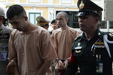 Các nghi phạm tấn công đền Erawan bị dẫn giải ra tòa. (Nguồn: AFP)