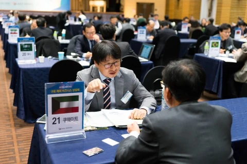 Hoạt động xúc tiền đầu tư kinh doanh của doanh nghiệp Hàn Quốc với các đối tác nước ngoài tại sự kiện MIK 2016. (Nguồn: AVING News)
