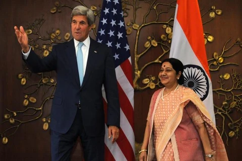 Ngoại trưởng Mỹ John Kerry và người đồng cấp Ấn Độ Sushma Swaraj. (Nguồn: The Hindu)